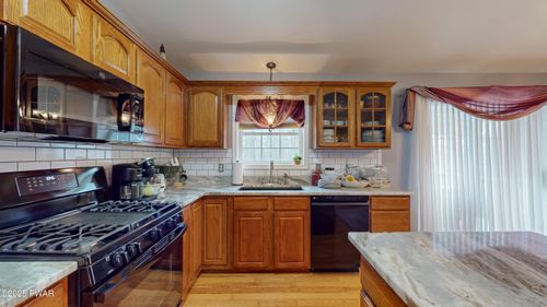 135 N Forrest Dr, Milford, PA, 18337-5055 | Card Image