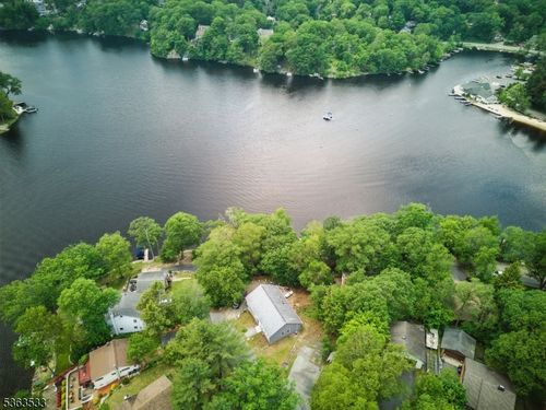 40 Upper Greenwood Lake Rd, Hewitt, NJ, 07421-1524 | Card Image
