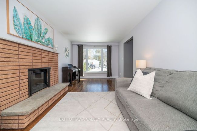 8 Sumac Crt, House other with 4 bedrooms, 2 bathrooms and 3 parking in Deep River ON | Image 16