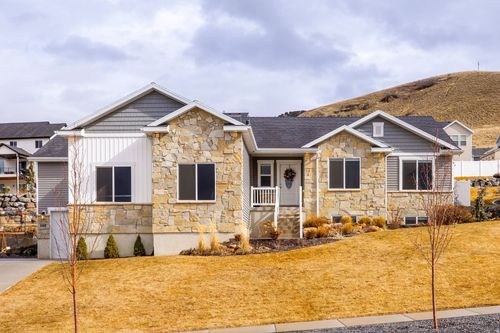 668 N 800 E, Hyde Park, UT, 84318-4902 | Card Image