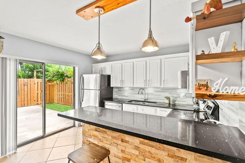 29 Lake Arbor Dr, Palm Springs, FL, 33461-2152 | Card Image