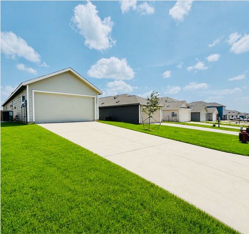 449 Jones Beach Dr, Jarrell, TX, 76537-2254 | Card Image