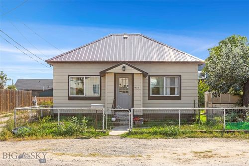 1322 Casey St, Butte, MT, 59701-5352 | Card Image