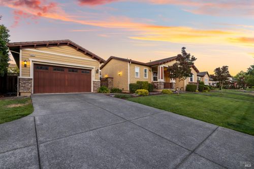 8668 Starr Rd, Windsor, CA, 95492-9336 | Card Image