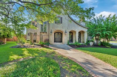 View of front facade with a front lawn | Image 1