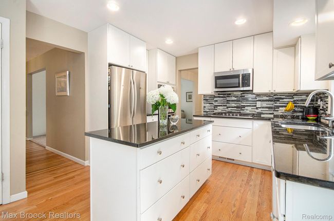 Kitchen Island | Image 8