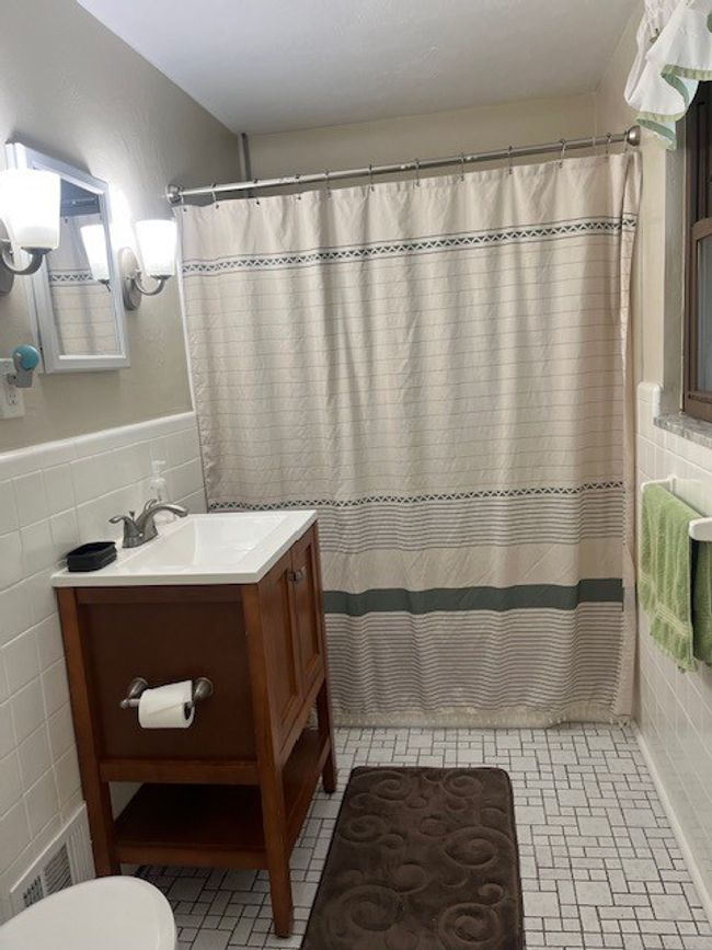 Main Bath | Image 9