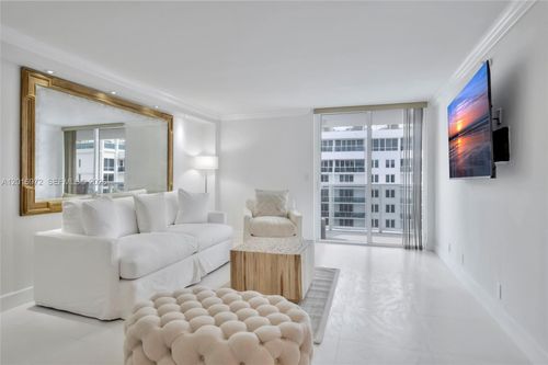 1805-2401 Collins Ave, Miami Beach, FL, 33140-4701 | Card Image