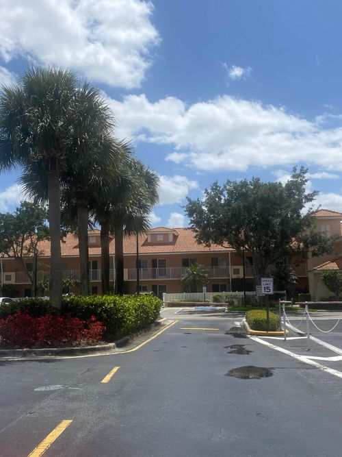 105-5951 Regal Glen Dr, Boynton Beach, FL, 33437-5629 | Card Image