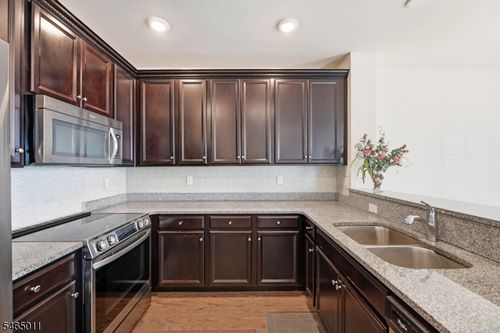 1424 Hudson Cir, Highland Park, NJ, 08904-1872 | Card Image