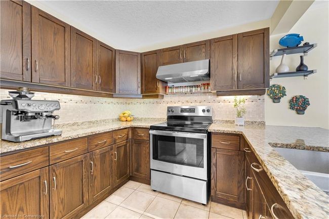 572 Altheim Cres, House other with 3 bedrooms, 4 bathrooms and 4 parking in Waterloo ON | Image 12