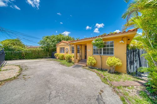 22 Nw 31st Ave, Miami, FL, 33125-5034 | Card Image