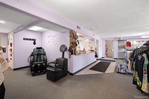 4680 Dixie Hwy, Waterford Twp, MI, 48329-3517 | Card Image