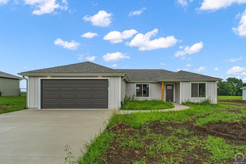 720 Teresa Ct, Carbondale, KS, 66414-7000 | Card Image