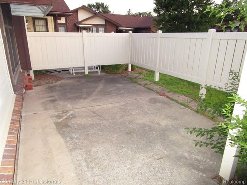 273-40643 Newport Dr, Plymouth, MI, 48170-4742 | Card Image