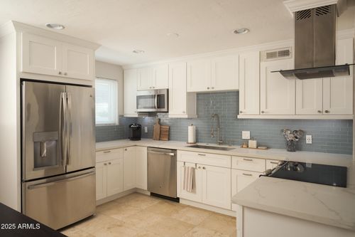 77-4118 E Calle Redonda, Phoenix, AZ, 85018-3759 | Card Image