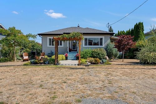 417 White St, Ladysmith, BC, V9G1B7 | Card Image