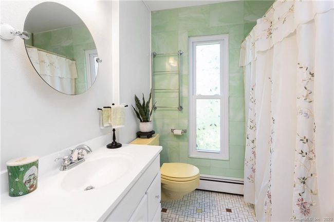 Main Floor Bathroom | Image 11