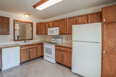 2627 Marsh Avenue Nw, Condo with 2 bedrooms, 2 bathrooms and null parking in Canton OH | Image 3