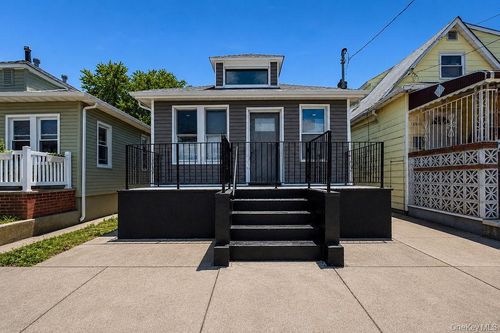 69-39 Elizabeth Ave, Arverne, NY, 11692-1117 | Card Image