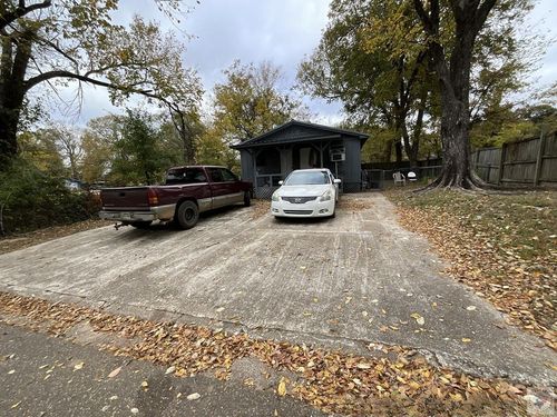 2215 E 11th St, Texarkana, AR, 71854-4623 | Card Image