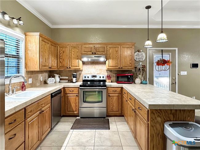 720 E Travis St, House other with 3 bedrooms, 2 bathrooms and null parking in Luling TX | Image 8