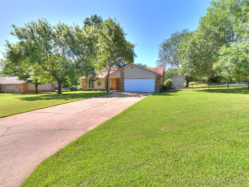 25136 Hickory Ln, Broken Arrow, OK, 74014-3402 | Card Image