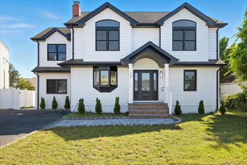 15 Cottage Blvd, Hicksville, NY, 11801-5901 | Card Image