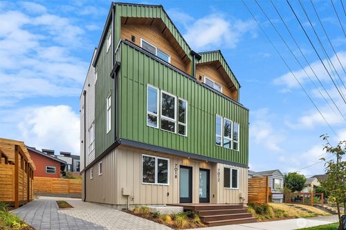 7018 8th Ave Ne, Seattle, WA, 98115-5559 | Card Image