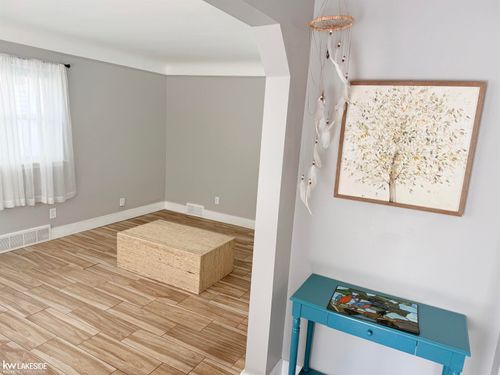 22118 Firwood Ave, Eastpointe, MI, 48021-2184 | Card Image