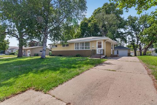 2819 Nash Rd, Brooklyn Center, MN, 55430-2035 | Card Image