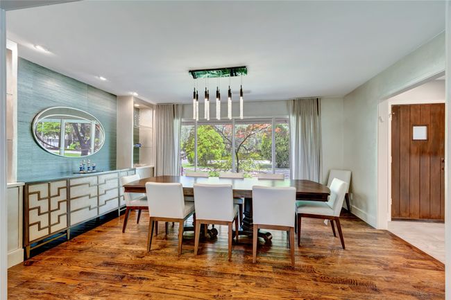 Bright and large dining room | Image 6
