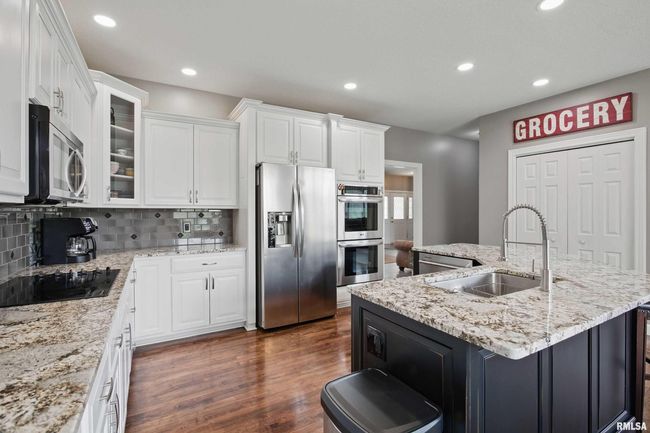2139 Cromwell Cir, House other with 5 bedrooms, 5 bathrooms and null parking in Davenport IA | Image 13