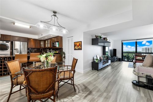 808-2333 Brickell Ave, Miami, FL, 33129-2435 | Card Image