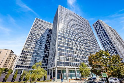 918-340 W Diversey Parkway, Chicago, IL, 60657 | Card Image