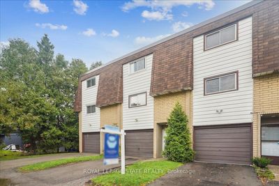 12 - 36 Greendale Dr, Condo with 3 bedrooms, 2 bathrooms and 2 parking in Hamilton ON | Image 3