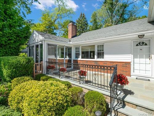 40 Cerreta Ln, Scarsdale, NY, 10583-6504 | Card Image