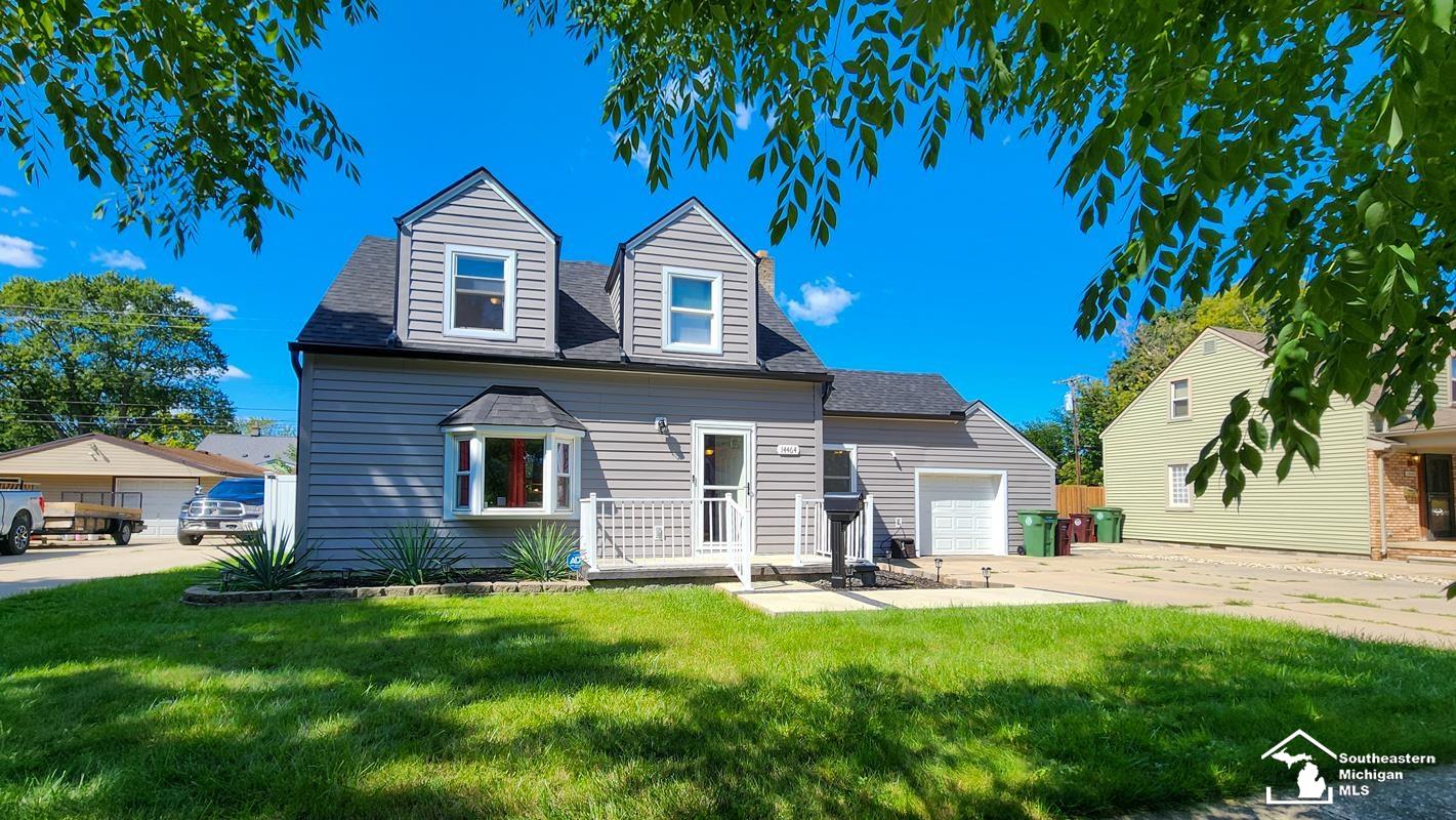 Pearl St, Southgate, MI 48195