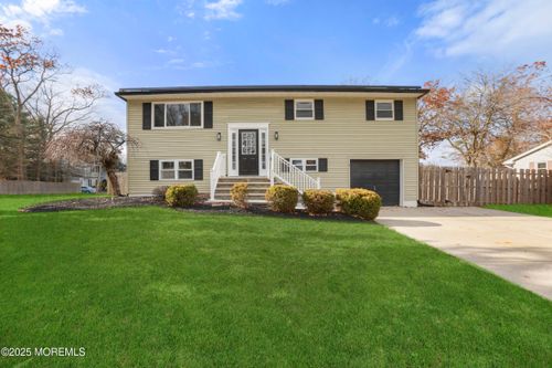 112 Manhattan St, Jackson, NJ, 08527-2537 | Card Image