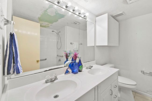 Spacious secondary bathroom featuring dual sinks and a convenient shower/tub combo. | Image 18