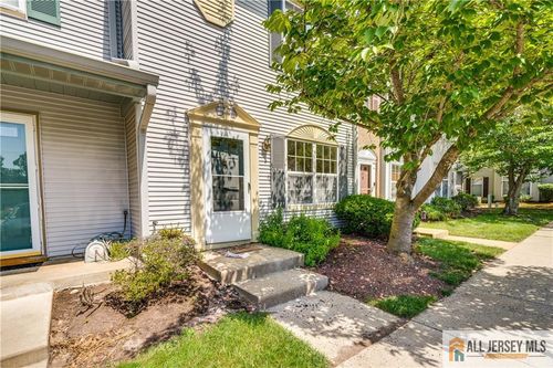 43 Colleen Ct, Kendall Park, NJ, 08824-1521 | Card Image