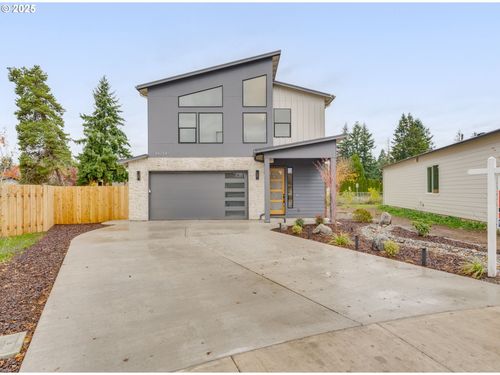 14214 Ne 42nd Cir, Vancouver, WA, 98682-6700 | Card Image