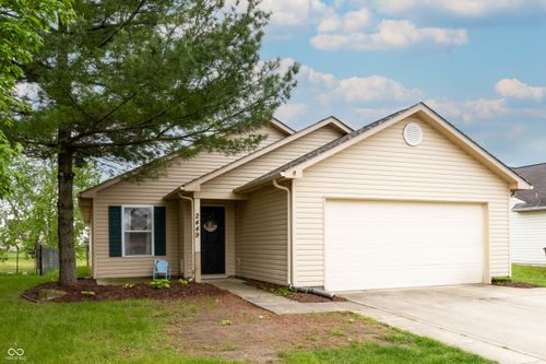 2449 Orchard Creek Dr, Columbus, IN, 47201-1411 | Card Image