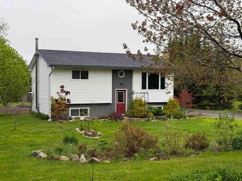 42 David Allen Drive, East Lawrencetown, NS, B2Z1N8 | Card Image