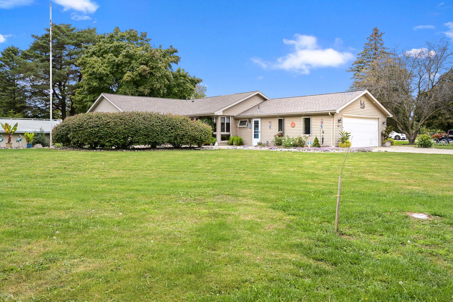 Lakeside Dr, Owosso, MI 48867
