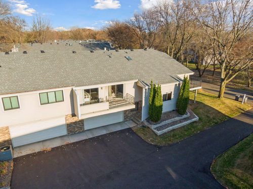 5524 Bimini Dr, Minnetonka, MN, 55343-4142 | Card Image