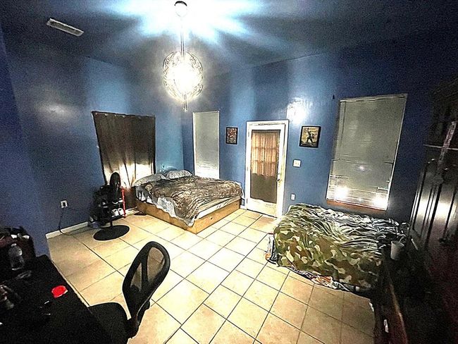 Large back bedroom | Image 8