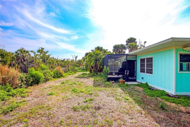 1057 Blue Heron Dr, House other with 2 bedrooms, 3 bathrooms and null parking in Sanibel FL | Image 13
