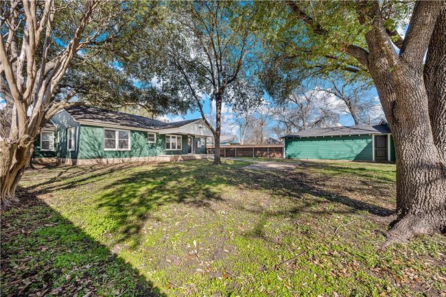 3306 Cumberland Ave, House other with 2 bedrooms, 2 bathrooms and 4 parking in Waco TX | Image 75
