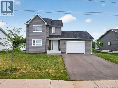 32 Luxor Dr, House with 4 bedrooms, 4 bathrooms and null parking in Riverview NB | Card Image